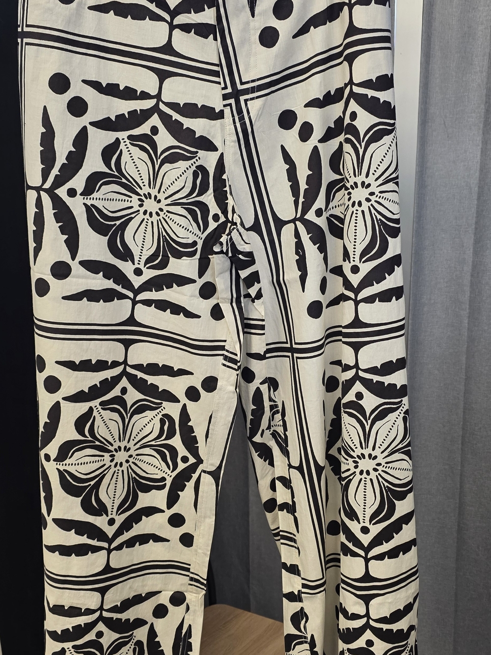 POL Black & White Floral Tile Print Wide-Leg Trousers